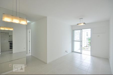 Sala de apartamento para alugar com 2 quartos, 64m² em Camorim, Rio de Janeiro