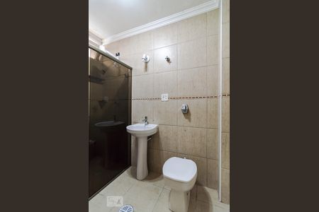 Banheiro de apartamento para alugar com 2 quartos, 54m² em República, São Paulo