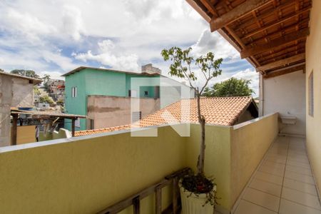 Casa à venda com 283m², 4 quartos e 2 vagas Casa à venda com 283m², 4 quartos e 2 vagasVaranda