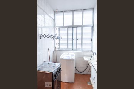 Cozinha e área de serviço de apartamento para alugar com 2 quartos, 52m² em Centro, Belo Horizonte