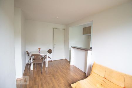 Sala de Apartamento com 2 quartos, 45m² Pinheirinho