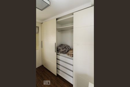 Apartamento à venda com 119m², 3 quartos e 2 vagasQuarto 