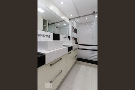 Apartamento à venda com 119m², 3 quartos e 2 vagasBanheiro Suite 02