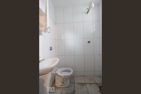 Banheiro de casa para alugar com 1 quarto, 40m² em Parque Peruche, São Paulo