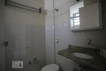 Banheiro de apartamento para alugar com 1 quarto, 38m² em Cerqueira César, São Paulo