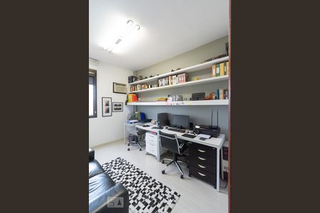 Apartamento para alugar com 195m², 4 quartos e 4 vagas Apartamento para alugar com 195m², 4 quartos e 4 vagasEscritório