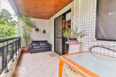 Apartamento à venda com 216m², 3 quartos e 3 vagas
