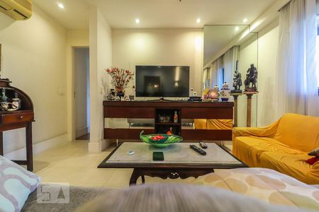 Apartamento à venda com 216m², 3 quartos e 3 vagas