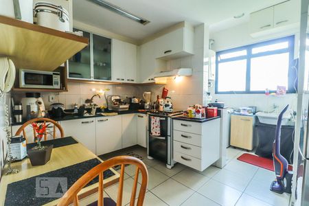 Apartamento à venda com 216m², 3 quartos e 3 vagas