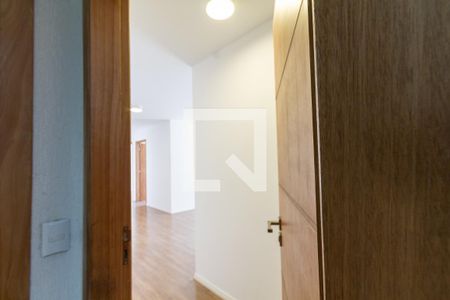 Sala - porta de entrada de apartamento para alugar com 3 quartos, 126m² em Cascatinha, Curitiba