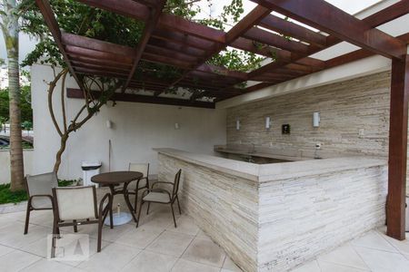 Apartamento para alugar com 35m², 1 quarto e 1 vagaBar - Piscina