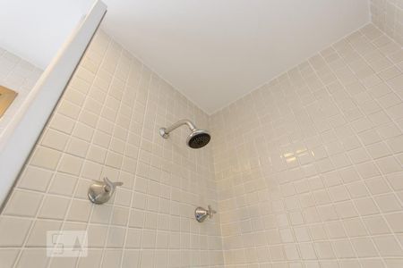 Banheiro de apartamento para alugar com 1 quarto, 35m² em Jacarepaguá, Rio de Janeiro