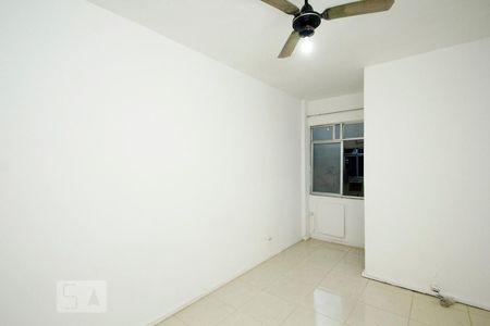 Sala/Quarto de kitnet/studio para alugar com 1 quarto, 25m² em Laranjeiras, Rio de Janeiro