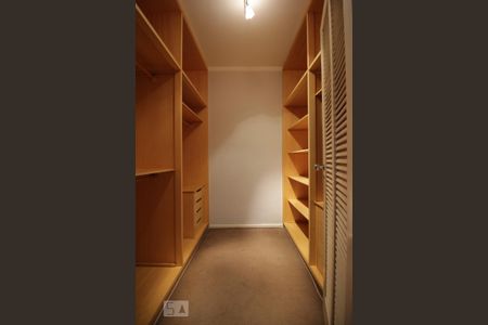 Apartamento à venda com 435m², 4 quartos e 3 vagasCloset