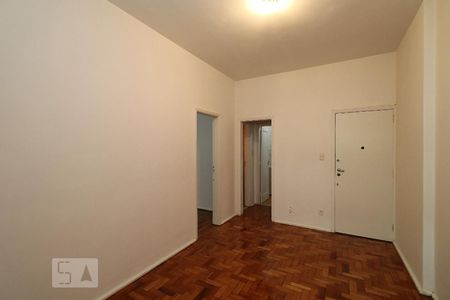 Sala. de apartamento para alugar com 2 quartos, 70m² em Copacabana, Rio de Janeiro