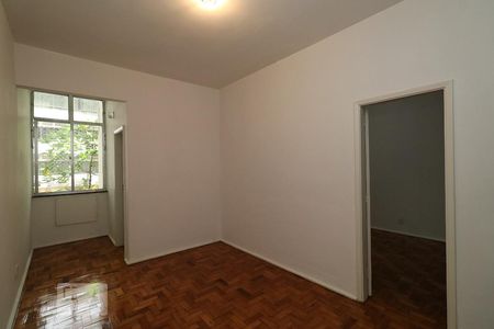 Sala. de apartamento para alugar com 2 quartos, 70m² em Copacabana, Rio de Janeiro