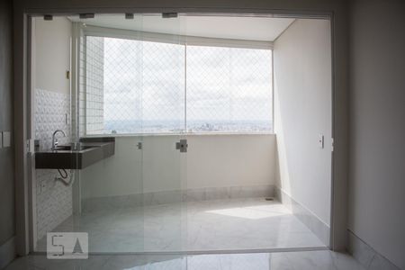 Varanda da sala de apartamento para alugar com 3 quartos, 101m² em Belvedere, Belo Horizonte