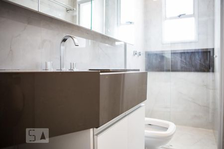 Apartamento para alugar com 101m², 3 quartos e 2 vagasBanheiro do corredor