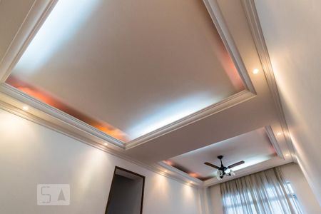 Sala - Detalhe das luminárias de apartamento à venda com 2 quartos, 70m² em Penha, Rio de Janeiro