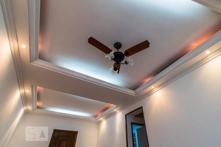 Sala - Detalhe das luminárias de apartamento à venda com 2 quartos, 70m² em Penha, Rio de Janeiro
