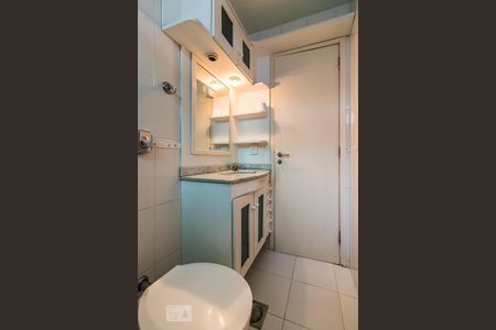 Apartamento à venda com 70m², 2 quartos e 1 vaga Apartamento à venda com 70m², 2 quartos e 1 vagaBanheiro - Armários
