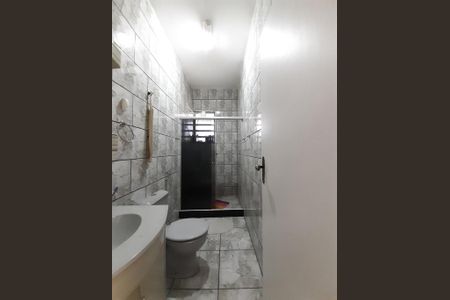 Casa de condomínio à venda com 150m², 4 quartos e 3 vagas Casa de condomínio à venda com 150m², 4 quartos e 3 vagasBanheiro Social 1