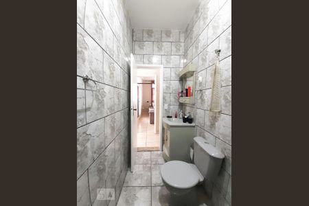 Casa de condomínio à venda com 150m², 4 quartos e 3 vagas Casa de condomínio à venda com 150m², 4 quartos e 3 vagasBanheiro Social 1