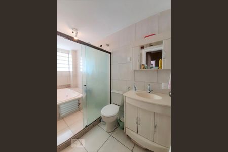 Casa de condomínio à venda com 150m², 4 quartos e 3 vagas Casa de condomínio à venda com 150m², 4 quartos e 3 vagasBanheiro Social 2