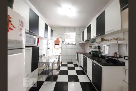 Casa de condomínio à venda com 150m², 4 quartos e 3 vagas Casa de condomínio à venda com 150m², 4 quartos e 3 vagasCozinha