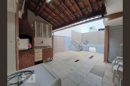 Casa de condomínio à venda com 150m², 4 quartos e 3 vagas Casa de condomínio à venda com 150m², 4 quartos e 3 vagasÁrea Externa