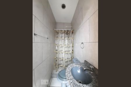 Casa de condomínio à venda com 150m², 4 quartos e 3 vagas Casa de condomínio à venda com 150m², 4 quartos e 3 vagasBanheiro de Serviço