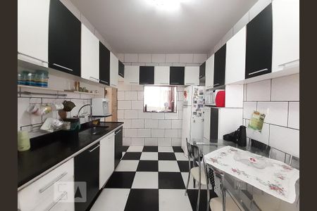 Casa de condomínio à venda com 150m², 4 quartos e 3 vagas Casa de condomínio à venda com 150m², 4 quartos e 3 vagasCozinha