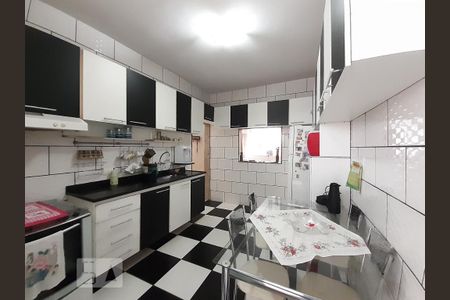 Casa de condomínio à venda com 150m², 4 quartos e 3 vagas Casa de condomínio à venda com 150m², 4 quartos e 3 vagasCozinha