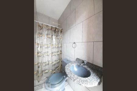 Casa de condomínio à venda com 150m², 4 quartos e 3 vagas Casa de condomínio à venda com 150m², 4 quartos e 3 vagasBanheiro de Serviço