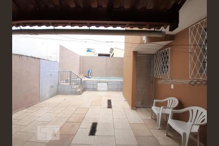 Casa de condomínio à venda com 150m², 4 quartos e 3 vagas Casa de condomínio à venda com 150m², 4 quartos e 3 vagasÁrea Externa
