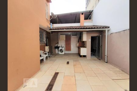 Casa de condomínio à venda com 150m², 4 quartos e 3 vagas Casa de condomínio à venda com 150m², 4 quartos e 3 vagasÁrea Externa
