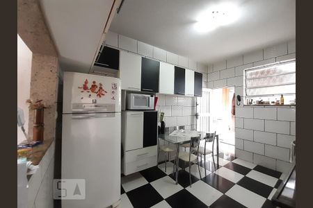Casa de condomínio à venda com 150m², 4 quartos e 3 vagas Casa de condomínio à venda com 150m², 4 quartos e 3 vagasCozinha