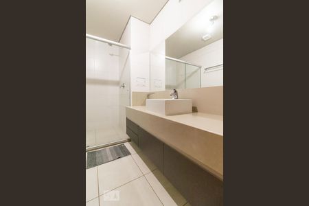 Banheiro de kitnet/studio para alugar com 1 quarto, 48m² em Tamboré, Santana de Parnaíba