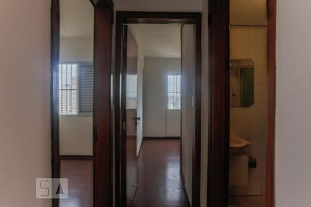 Corredor de apartamento para alugar com 2 quartos, 55m² em Vila Dom Pedro I, São Paulo