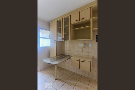 Apartamento para alugar com 55m², 2 quartos e 1 vaga Apartamento para alugar com 55m², 2 quartos e 1 vagaCozinha - Armários