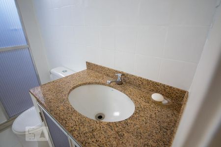 Apartamento à venda com 55m², 2 quartos e 1 vaga Apartamento à venda com 55m², 2 quartos e 1 vagaBanheiro