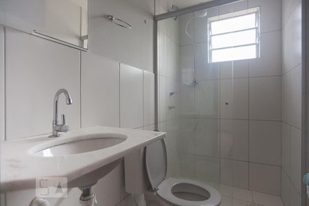 Banheiro de apartamento à venda com 2 quartos, 43m² em Vila Carminha, Campinas