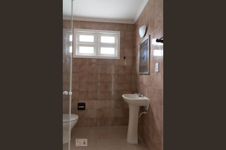 Banheiro de apartamento à venda com 1 quarto, 50m² em São Geraldo, Porto Alegre