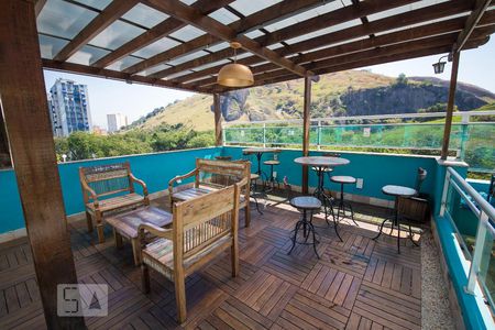 Apartamento à venda com 70m², 2 quartos e 1 vaga Apartamento à venda com 70m², 2 quartos e 1 vagaÁrea comum - Piscina