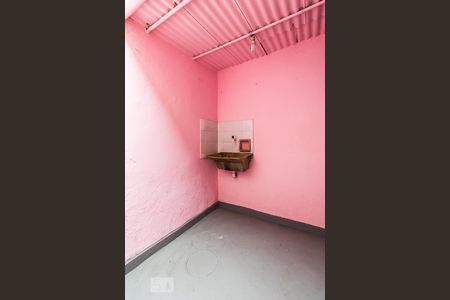 Área de serviço de kitnet/studio para alugar com 1 quarto, 18m² em Braz de Pina, Rio de Janeiro