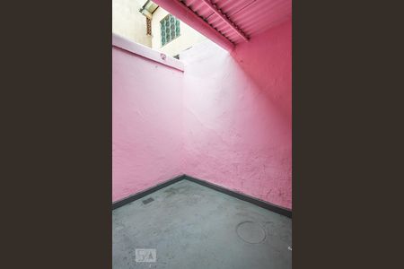 Área de serviço de kitnet/studio para alugar com 1 quarto, 18m² em Braz de Pina, Rio de Janeiro