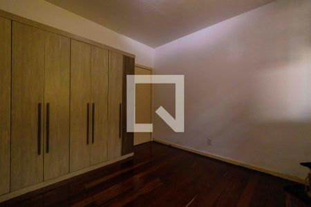 Casa à venda com 1400m², 3 quartos e 5 vagas Casa à venda com 1400m², 3 quartos e 5 vagasSuíte 2