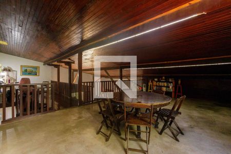 Casa à venda com 1400m², 3 quartos e 5 vagas Casa à venda com 1400m², 3 quartos e 5 vagasMezanino