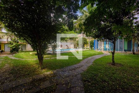 Casa à venda com 1400m², 3 quartos e 5 vagas Casa à venda com 1400m², 3 quartos e 5 vagasQuintal