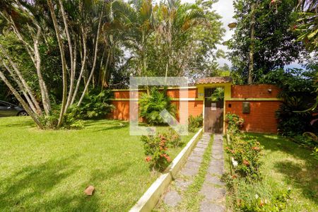 Casa à venda com 1400m², 3 quartos e 5 vagas Casa à venda com 1400m², 3 quartos e 5 vagasFachada